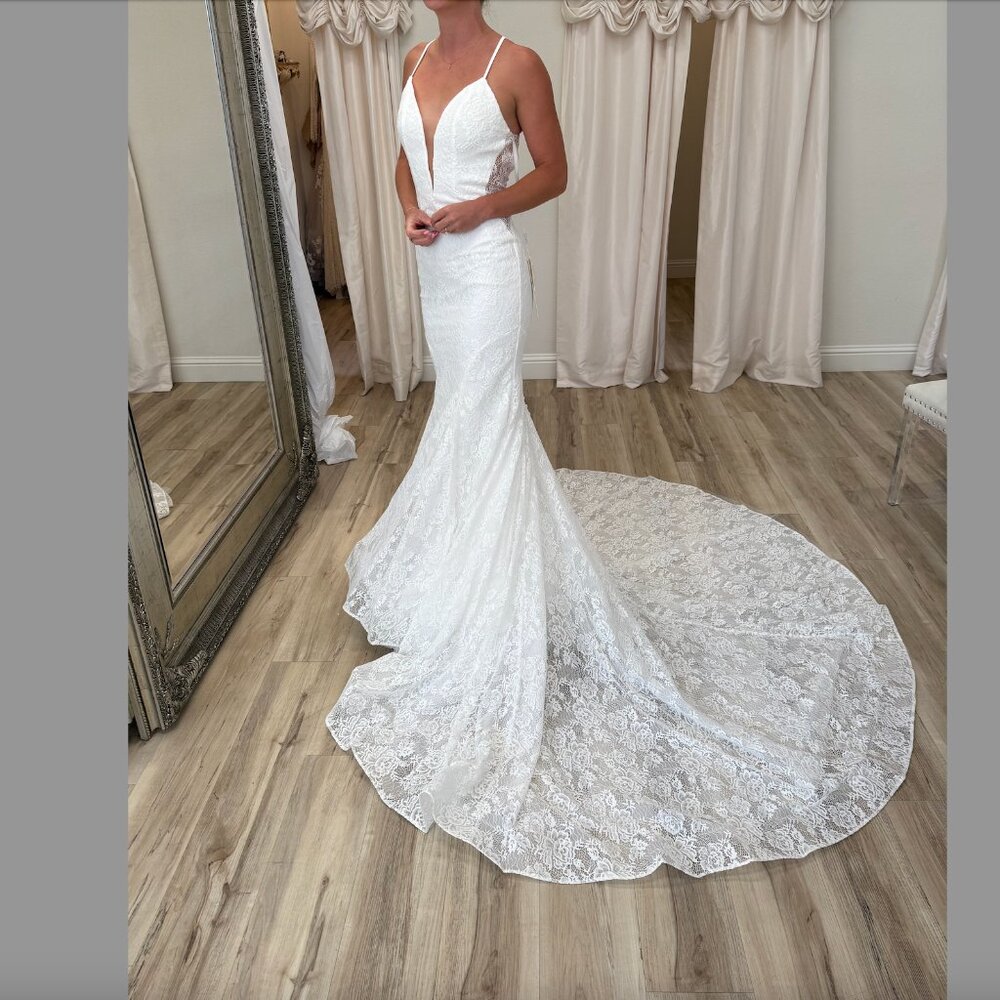 NWT La Femme Delia Wedding Dress - Unaltered Bridal Gown (Style J2143)